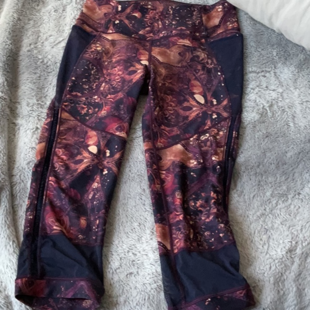 Carrie Underwood leggings, medium sheer panels and sheer pockets